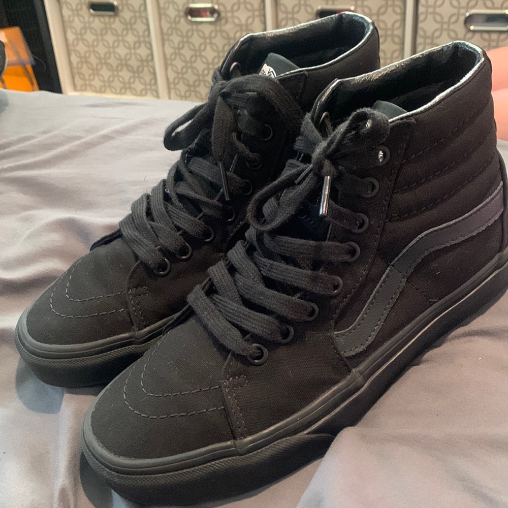 Black vans, in good condition, worn a couple times. US women’s 7, US men’s 5.5